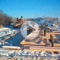 Видео Изготовление и погрузка сруба деревянного дома из бревна